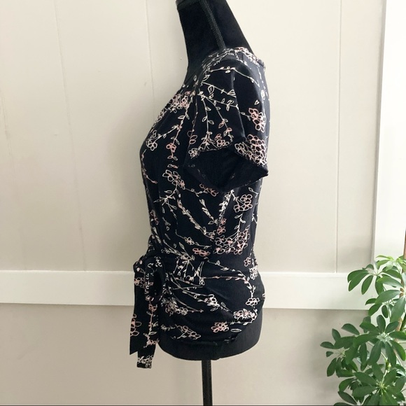 Banana Republic Stretch Black Floral Tie Waist Top - Picture 5 of 7